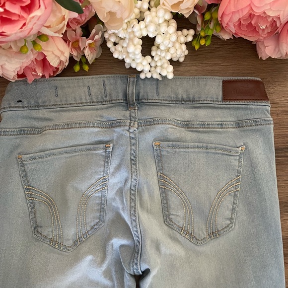 Hollister Light Blue Skinny Jeans. - Picture 5 of 7